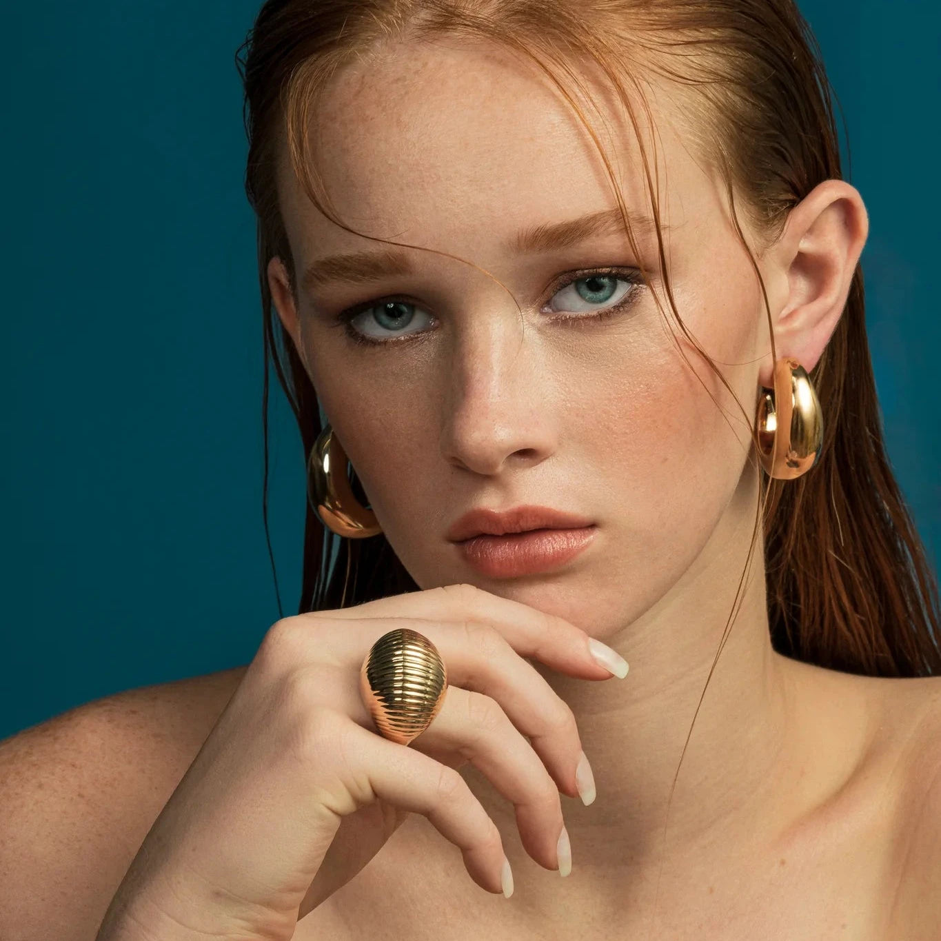 Women's Thick Croissant Ribbed Dome Ring